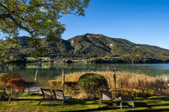 Der Fuschlsee bei einem Sonnenuntergang im Sommer.