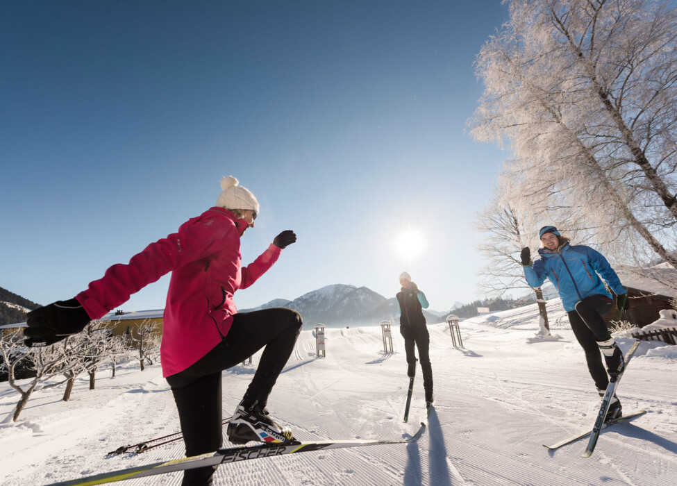 Aktivurlaub am Fuschlsee - Pärchen beim Rodeln auf der Waldhofalm.