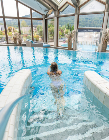 Blick auf das tief 4 Sterne Superior Wellnesshotel Ebner's Waldhof im Salzkammergut.